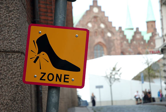 Funny-Signs-Shoe-22
